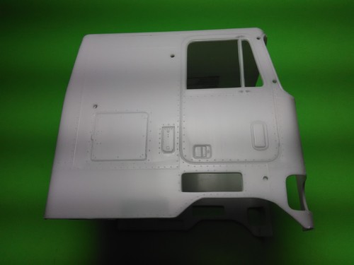 Mack Cruise-Liner Semi 1/25 sleep cab glass chrome grill interior tub dash seats - Picture 5 of 7