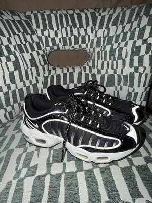 Nike Air Max Tailwind 4 Women s Black White Low Top Sneaker Running & Jogging