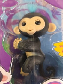 Fingerlings FINN Baby Monkey w Bonus Stand New By WowWee