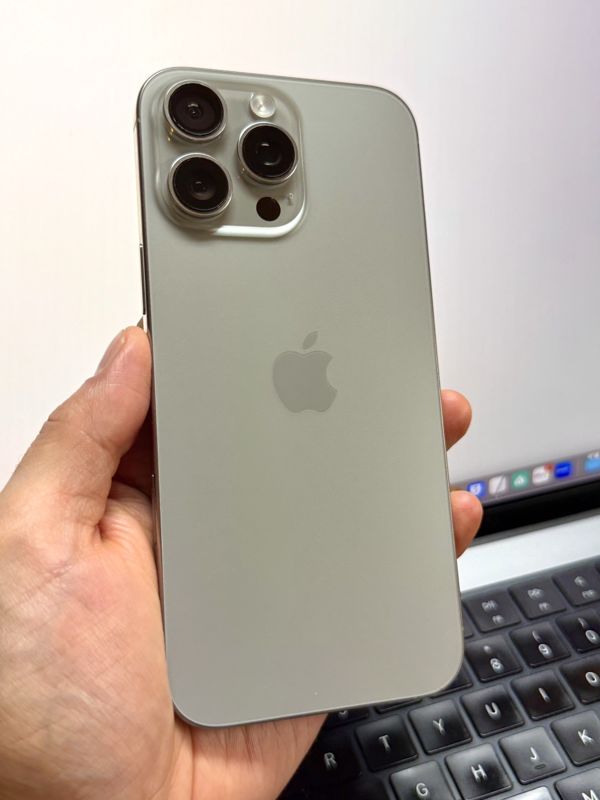 Apple iPhone 16 Pro Max 512GB (90% Batt) Natural Titanium AT&T #23640