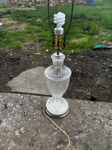 vintage crystal table lamp, typically featuring a cut glass or lead crysta - Picture 15 of 15