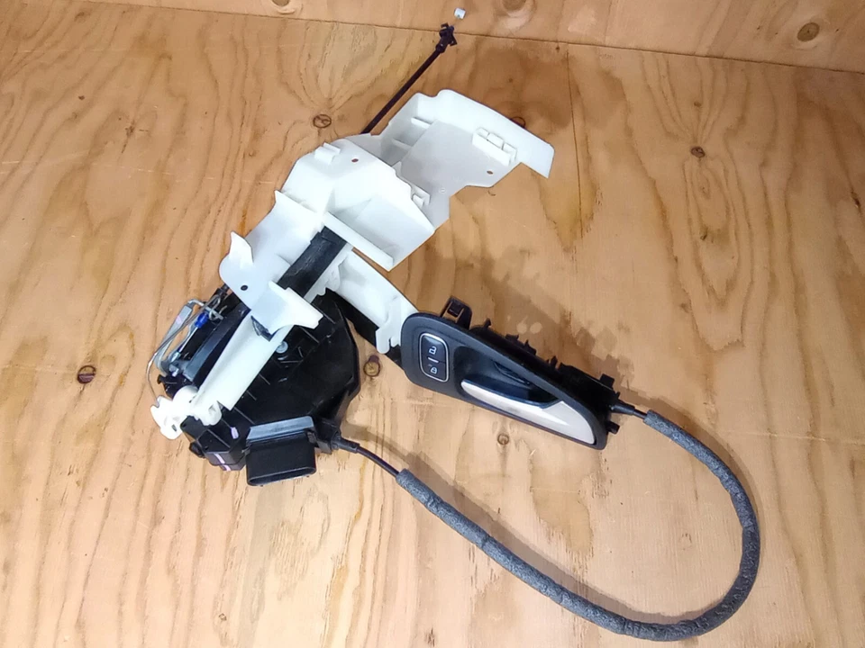 Actuador de cierre de cerradura de puerta delantera derecha Ford Focus 2015-2018  Foto 2 de 4