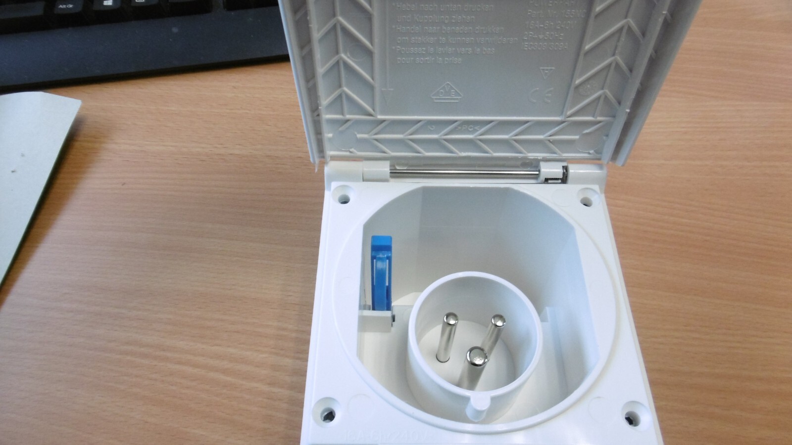 MOTORHOME & CARAVAN 230V MAINS INLET SOCKET FLUSH FIT SQUARE GLOSS WHITE PO141