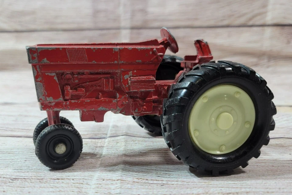 Vintage Ertl Dyersville Iowa Oliver  Tractor Die Cast 1/16 Red - Image 3 of 4