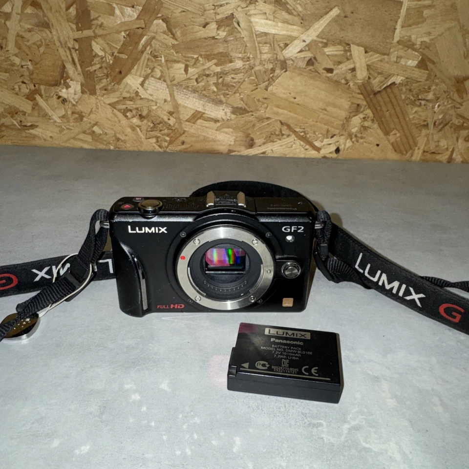Panasonic Lumix DMC-GF2 Micro Four Thirds Mirrorless Digital Camera Body +Extras, photo 1 of 5