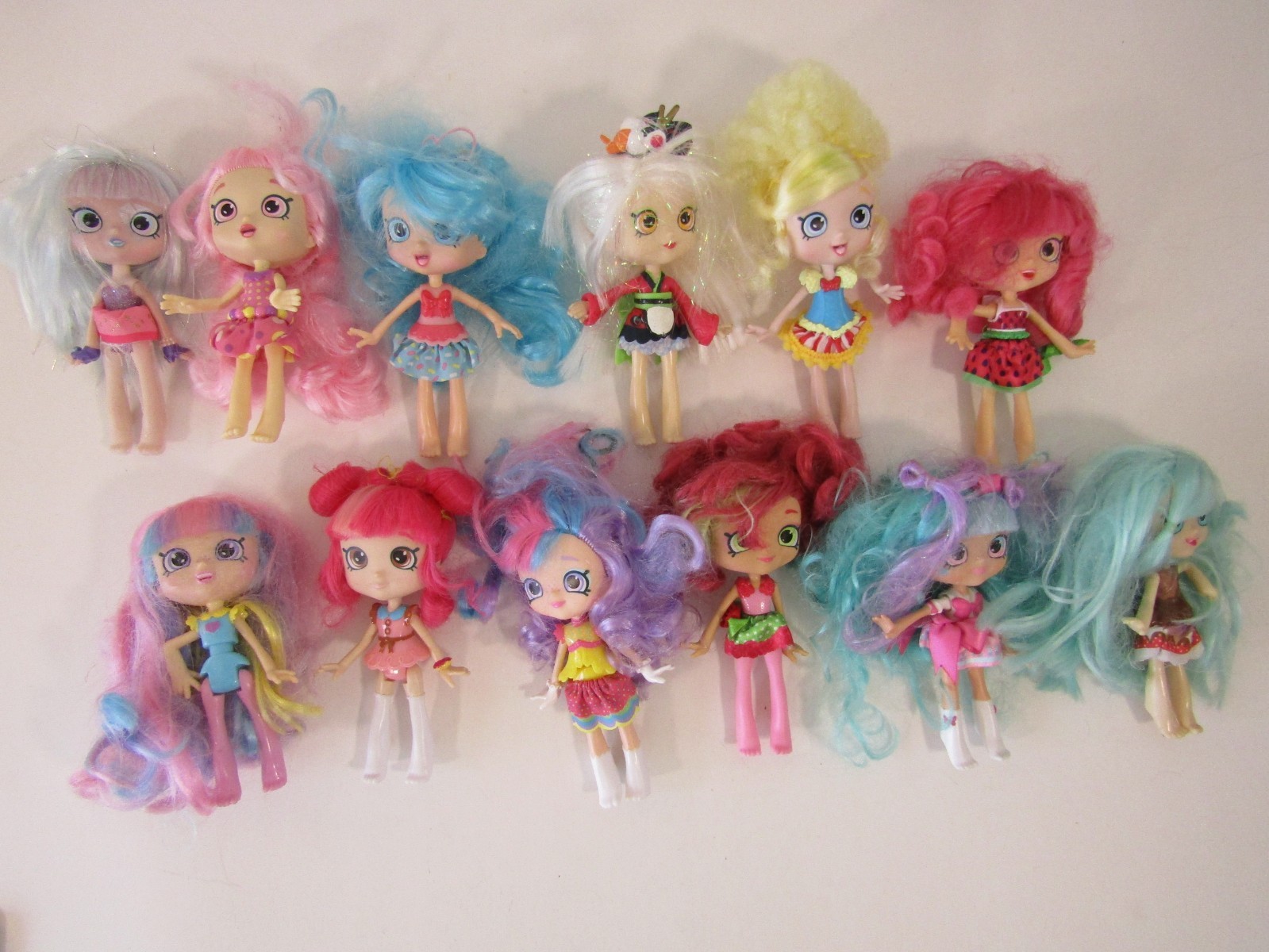 Figures Lot Of 12 Dolls