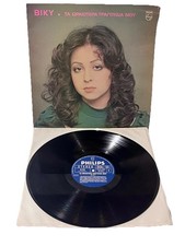 "&Tau;&alpha; &Omega;&rho;&alpha;&iota;ό&tau;&epsilon;&rho;&alpha; &Tau;&rho;&alpha;&gamma;&omicron;ύ&delta;&iota;&alpha; &Mu;&omicron;&upsilon;" by Vicky Leandros