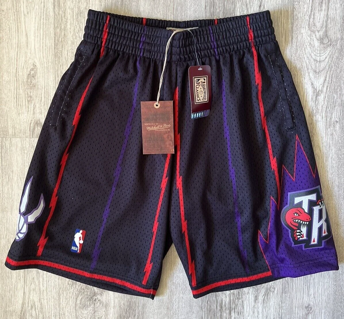 Mitchell & Ness NBA Toronto Raptors Swingman Basketball Shorts Men 1998 SZ L