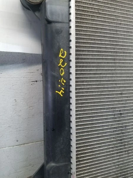 Radiador compatible con 07-14 FJ CRUISER 980210 Foto 2 de 4