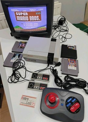 Nintendo NES Konsole Bundle mit 2 Controllern, 6 Spielen & Quickshot Arcade Stick