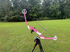 Beautiful Mathews Genesis Compound Bow w sight