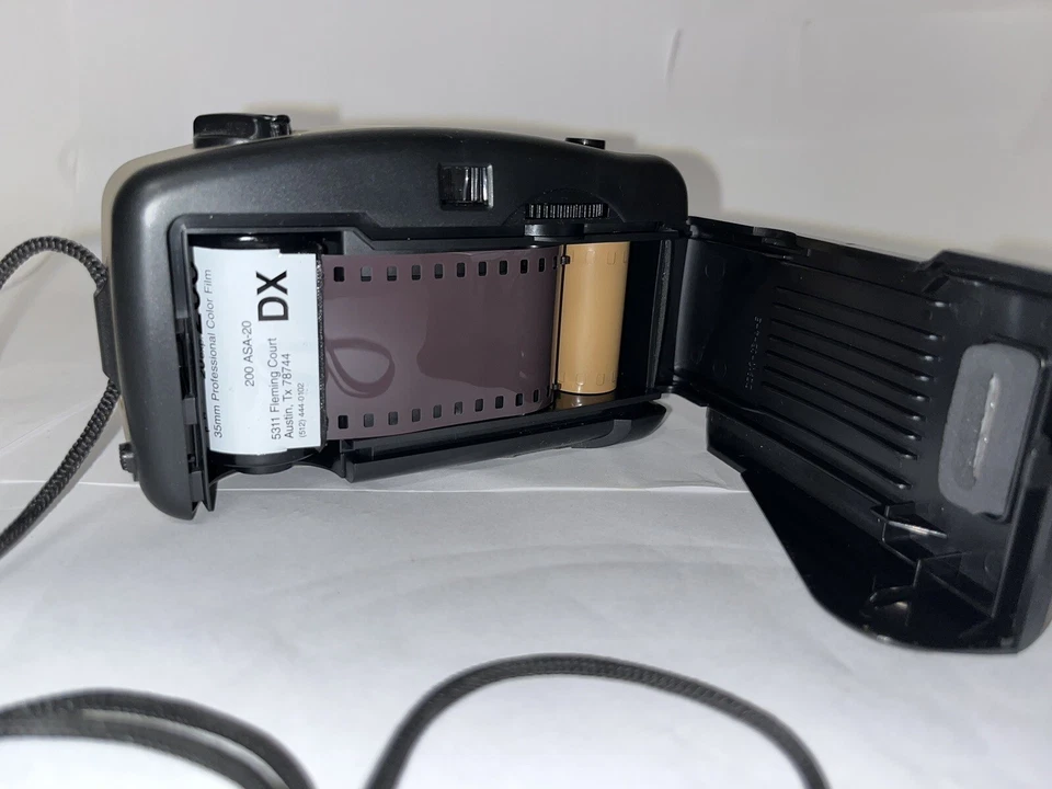 DS Max HC2000 Focus Free Point & Shoot 35mm Film Camera With Film - Image 2 of 2