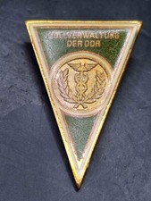 Zollverwaltung der DDR Absolventenabzeichen Wei&szlig;er Rand RAR