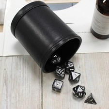 Accessoires de jeu de dés de tasse de dés tenu dans la main Décideur de dés