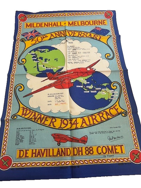 1934 DE HAVILLAND DH88 COMET MILDENHALL MELBOURNE AIR RACE CLOTH BANNER - #976