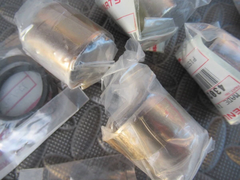 Juego de sellos de pistón de pinza de freno genuino Kawasaki GPZ900R GPZ750R 43020-1069 NUEVO DE STOCK Foto 2 de 4