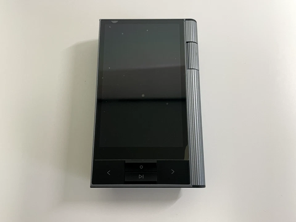 Astell & Kern KANN Portable Digital Audio Player Silver - Image 2 of 4