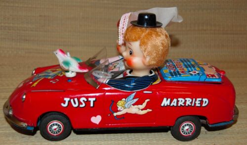 Rare Vintage 1950's Kissing Couple Just Married Tin Toy Car Japan Amico WORKS # - Picture 10 of 14