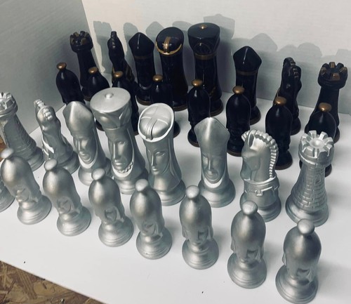 CHESS SET~ LARGE PIECES- 6~8" TALL COMPLETE Black with bronze and Silver~Vintage - Picture 2 of 12