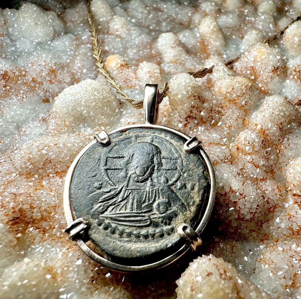 Juego de monedas genuinas de Jesucristo y Virgen María en colgante lleno de oro de 14k Foto 3 de 4