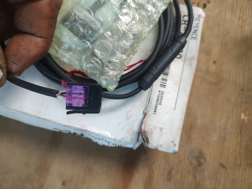 Keyence LR XH 100 laser sensor compact amplifier - Image 4 of 4