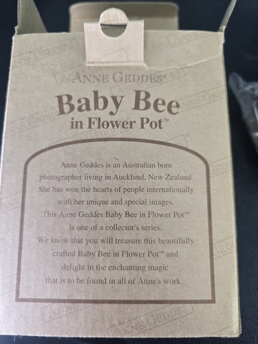 Anne Geddes 1999 Down In The Garden Flower Pot Baby Plush Bee In Pot New - Bild 2 von 24
