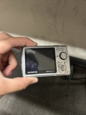 Olympus Stylus 850 SW 8.0MP Digital Camera