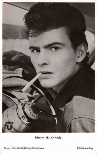 Horst Buchholz, Zigarette, Lenkrad, Autogrammkarte Rüdel-Verlag (Nr. 1619)
