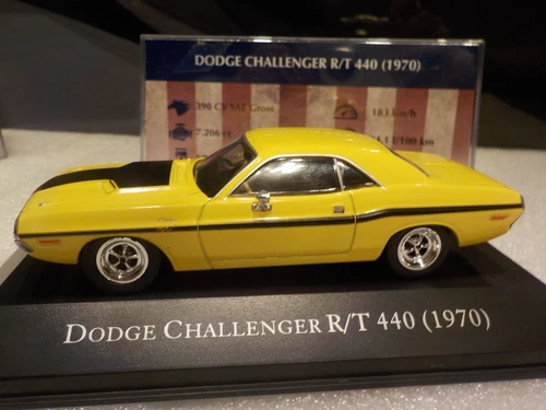 Dodge Challenger + Chevrolet Corvette Sting Ray - 1/43 Model Car
