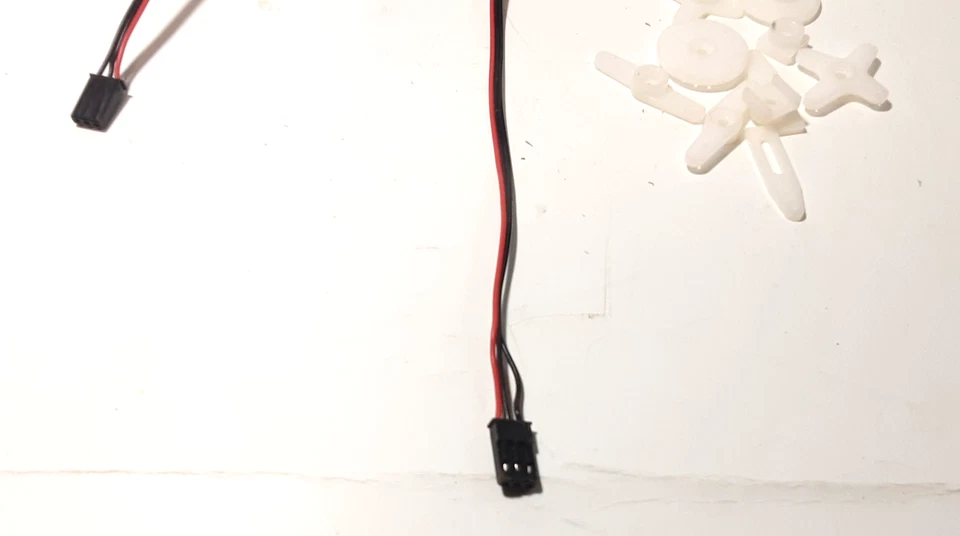 Airtronics Hitec 2 OLD STYLE wired servos HS-81MG 2 Black 1 Red NEW OLD STOCK - Image 4 of 4