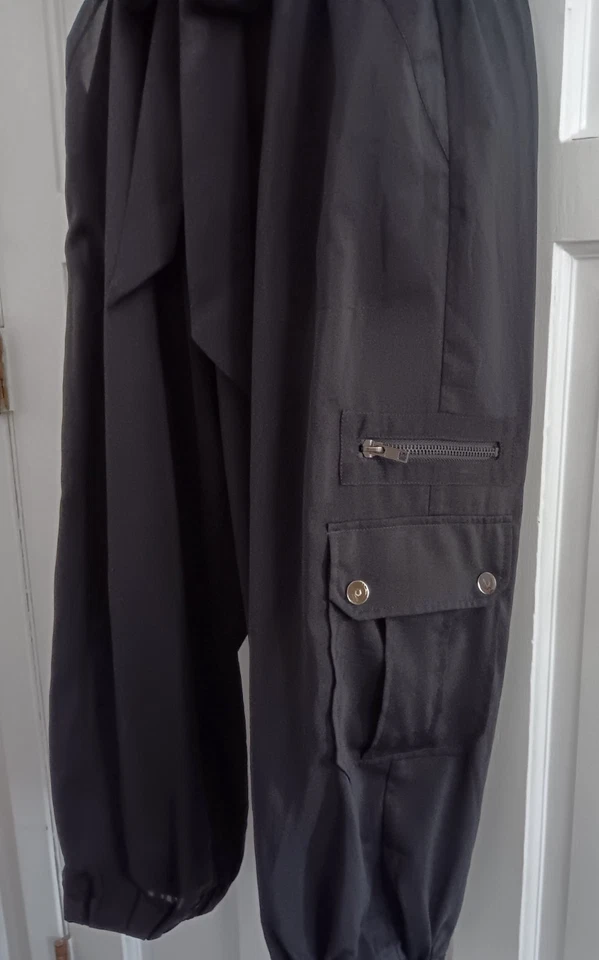Комбинезон черный без бретелек Rampage маленький галстук талии эластичный ниже колена карманы б/у в отличном состоянии  - Изображение 3 из 4