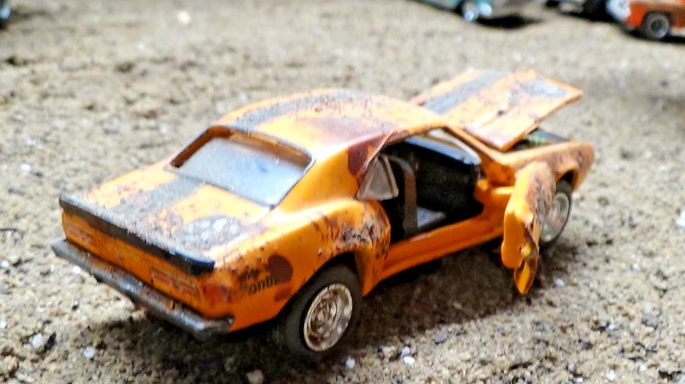 1968 Pontiac firebi car Weathered Custom Wrecked Barn Find Abandon Junkyard 1/64 - Image 3 of 4