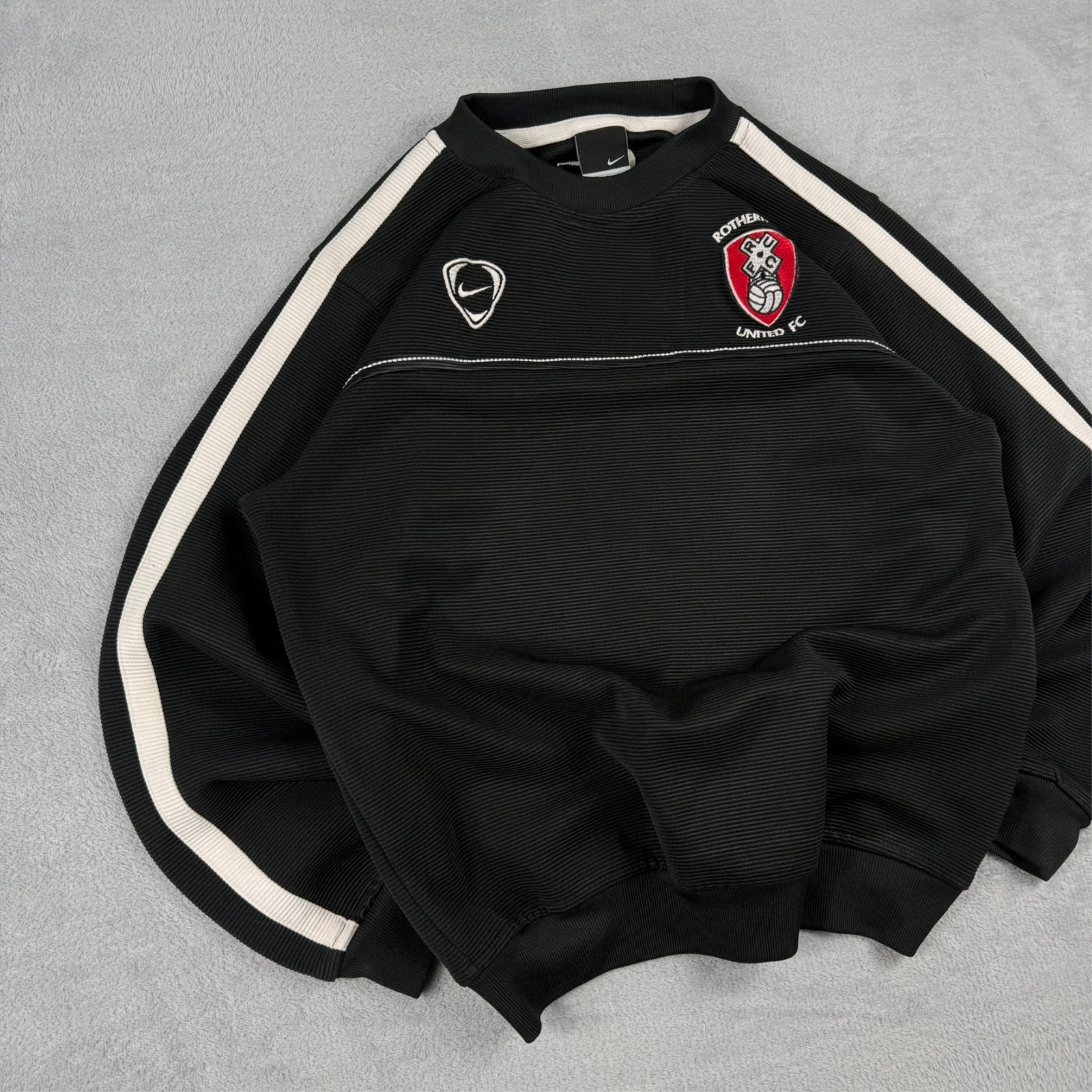 VTG Nike 2000s Y2K Rotherham United FC Black Ribbed Size Youth Medium Sweatshirt image 2