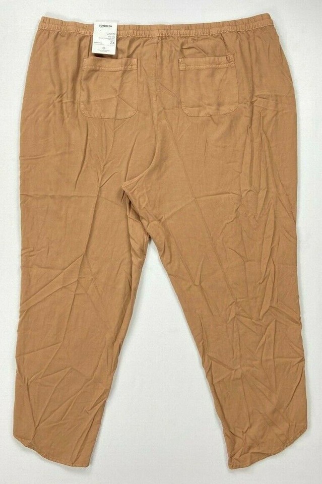 Signature by Levi Strauss & Co. Women's Plus Size Mid Rise Capri Jeans