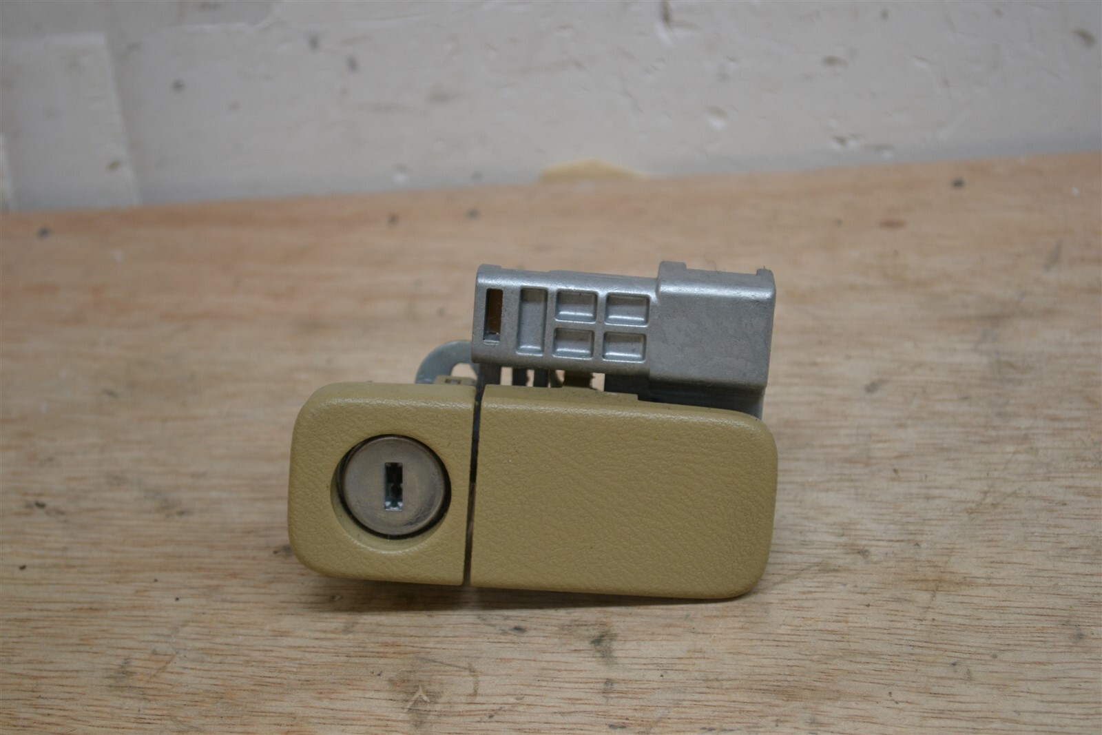 0711 Honda CRV Glove Box Latch Handle Ivory Tan OEM eBay