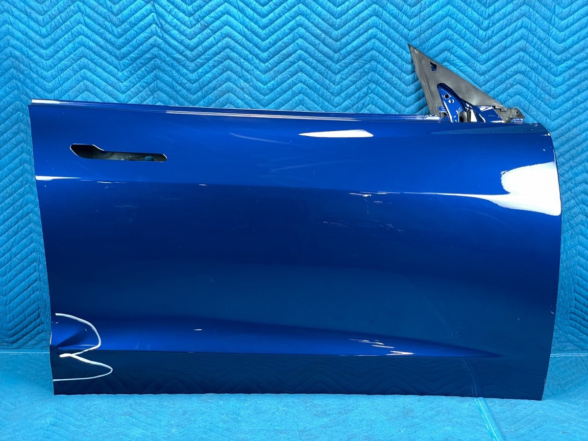 【未使用 美品】2017-2023 | Model 3 イルミネーションドアシル Tesla Model 3 Front Passenger's Door 2017-2023 Deep Blue Metallic