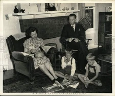 1949 Press Photo Refugee Herbert Jesifer & family, Fremont, Nebraska - pim00343