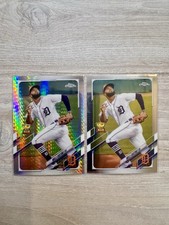 2021 Topps Chrome - Willi Castro #22 (Prism Refractor + Base)
