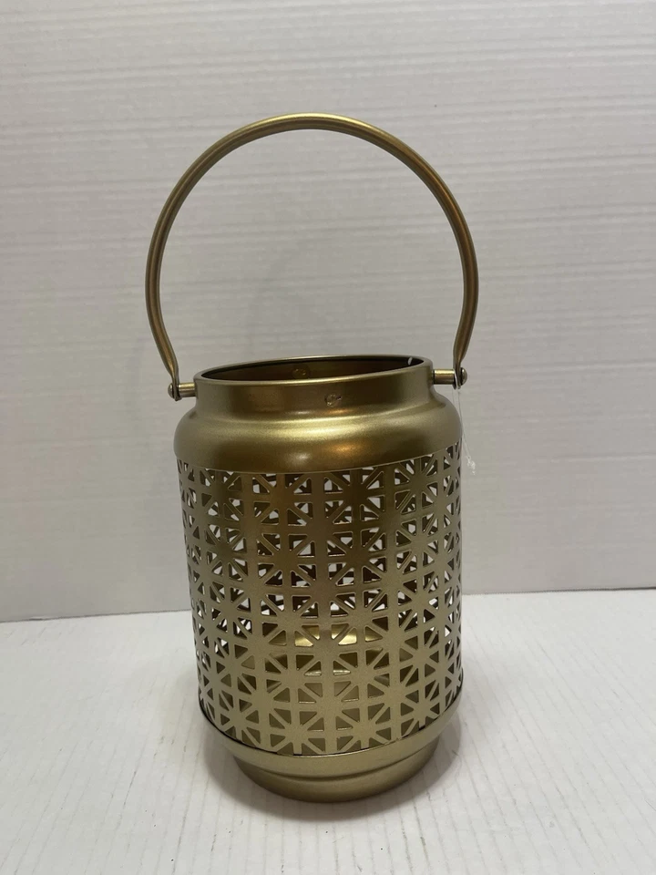 Linterna moderna de metal dorado con mango recorte geométrico candelabro decoración Foto 3 de 3