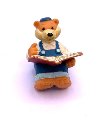 Figur 4 cm Bear reading a book Buch lesender Bär mit Latzhose My Dream World