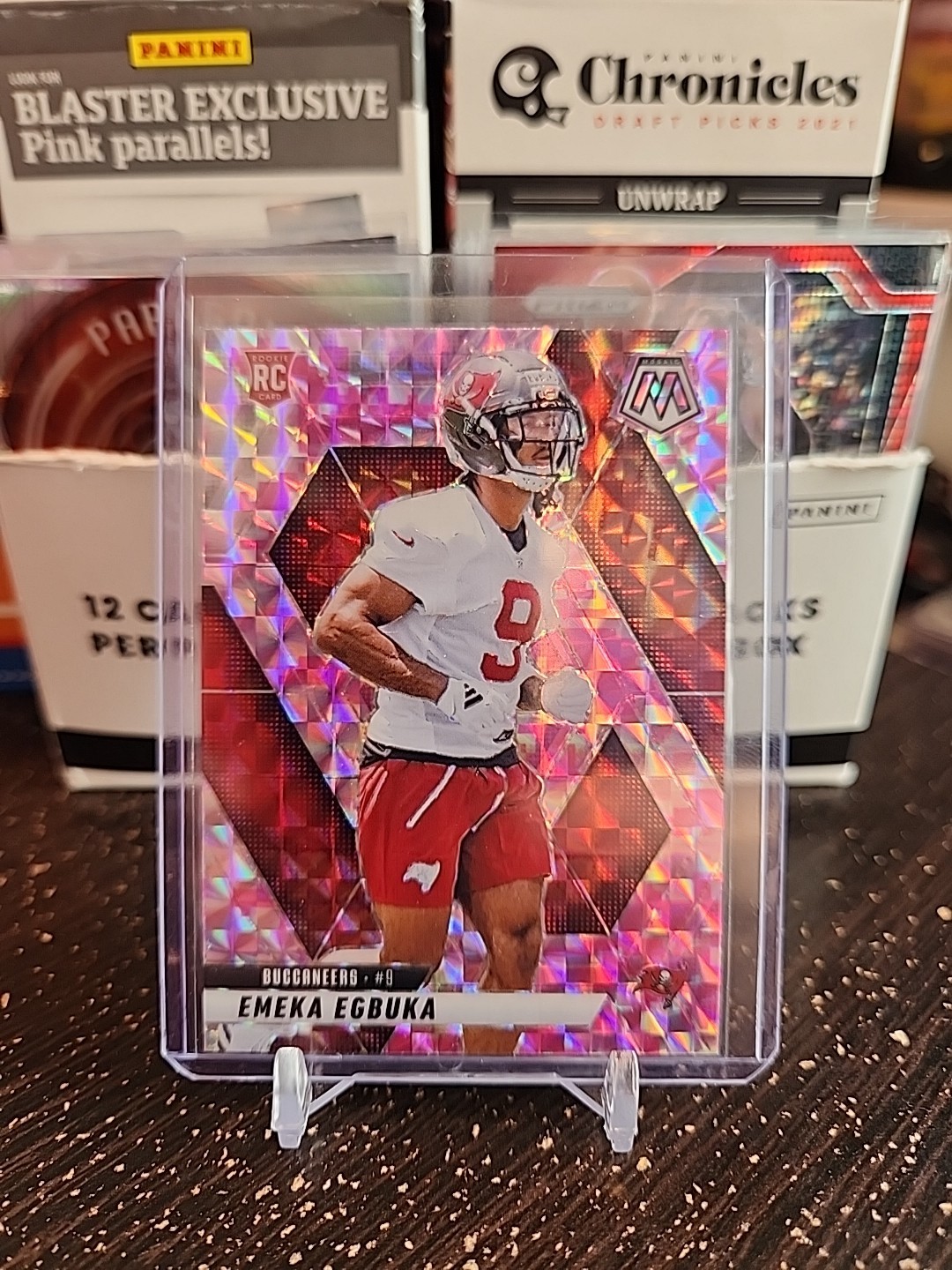 🔥  2025 Panini Mosaic Buccaneers Rookie RC Camo Pink Prizm #376 - Emeka Egbuka