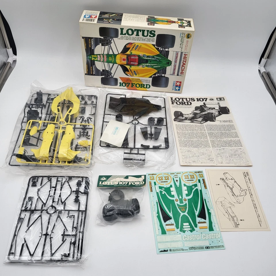 De colección Tamiya / F1 - Lotus 107 Ford - Kit Modelo Escala 1/20 20037 - Sin construir Foto 3 de 4