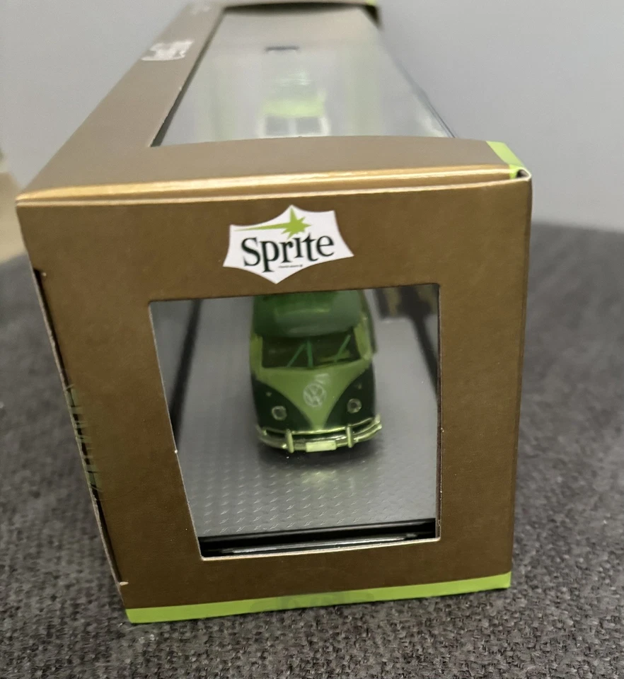 Furgoneta de reparto M2 Machines Chase 1960 VW tipo 2 1960 VW 4x4 Sprite TW39 1960 Foto 3 de 4