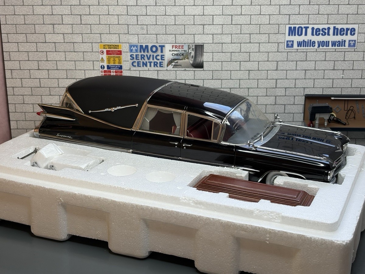 No11ミニカー1/18箱ありCadillac Superior Crown 1:18 PRECISION 1959 CADILLAC SUPERIOR CROWN ROYALE LANDAU HEARSE