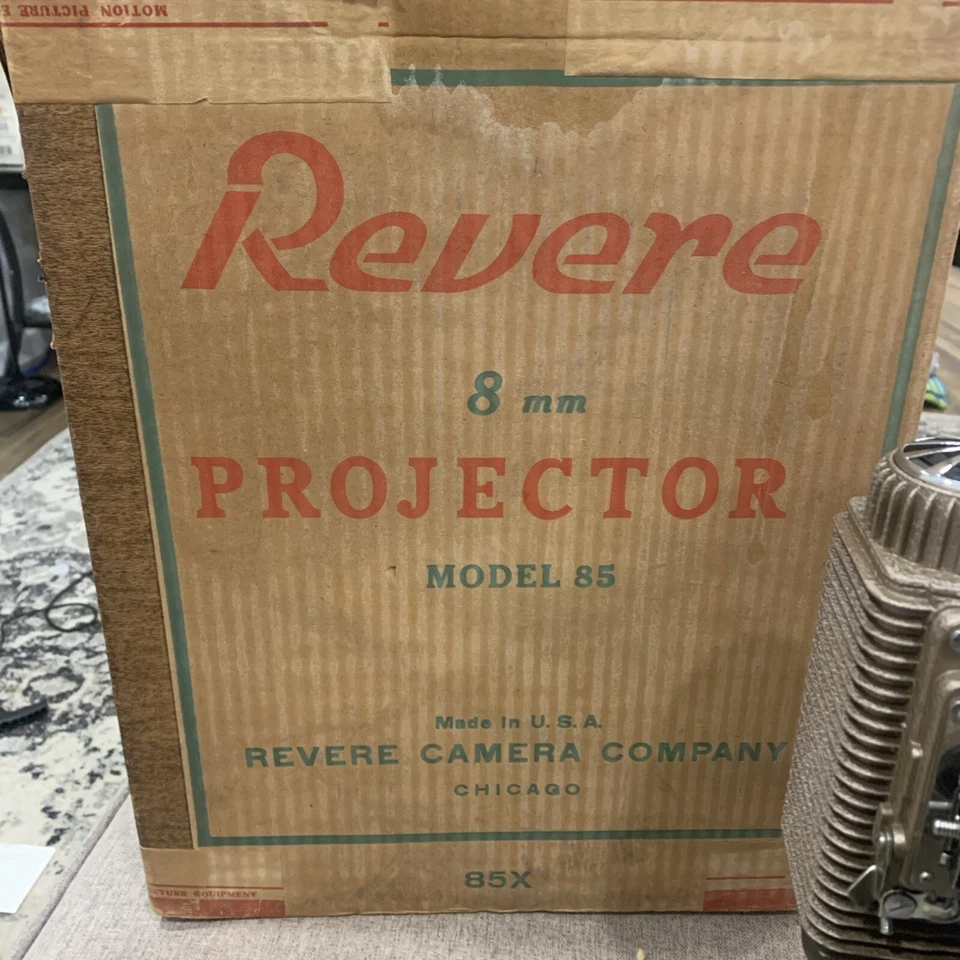 Винтажный проектор Revere модель 85 Deluxe 8 мм НЕПРОВЕРЕННЫЙ - Изображение 3 из 4