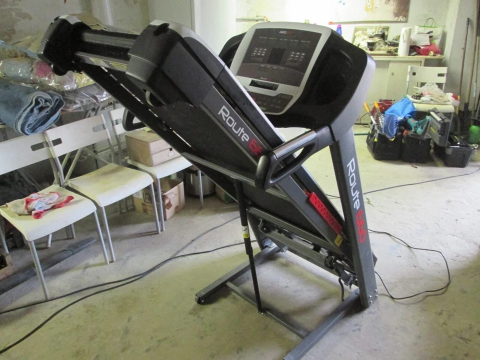 vendo tappetino corsa elettrico , piu' programmi,cardiofrequenz.+ inclinazioni,  - Immagine 3 di 4