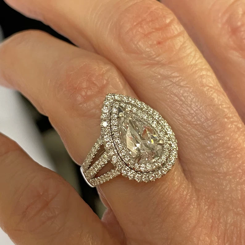 Обручальное кольцо с двойным ореолом из белого золота 14 карат с выращенным в лаборатории бриллиантом грушевидной огранки VS1 2,80 карата - Изображение 4 из 4