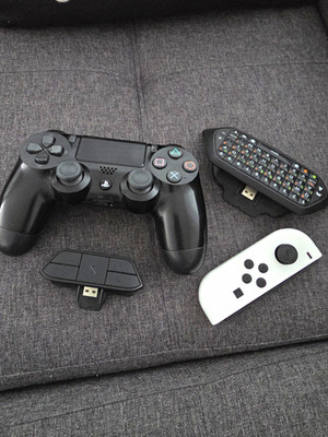 Sony PlayStation 4 Controller schwarz Set mit Zubehör inkl. Mini-Tastatur