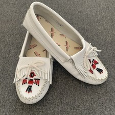 Minnetonka Women's White Leather Thunderbird Moccasins Fringe Beaded Size 7