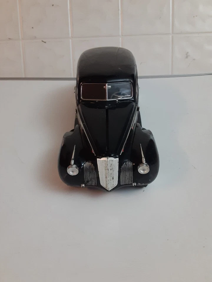 1941 Packard Lebaron Limousine 1:18 Scale Diecast Model Car By Signature - Image 3 of 4